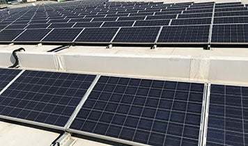 solar panels on staples center roof